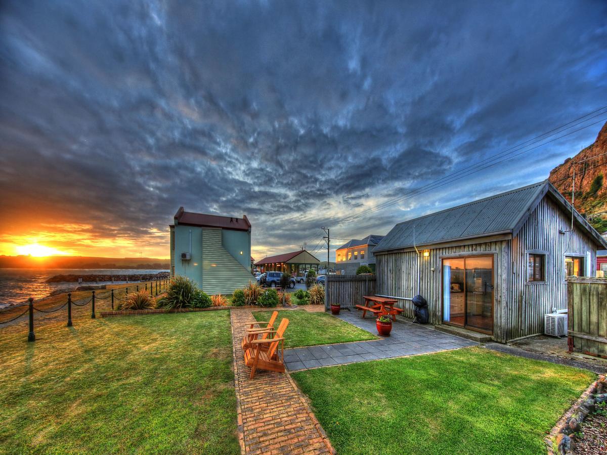 Stanley Village Waterfront Accommodation Exterior foto